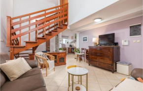 Two-Bedroom Apartment in Pula